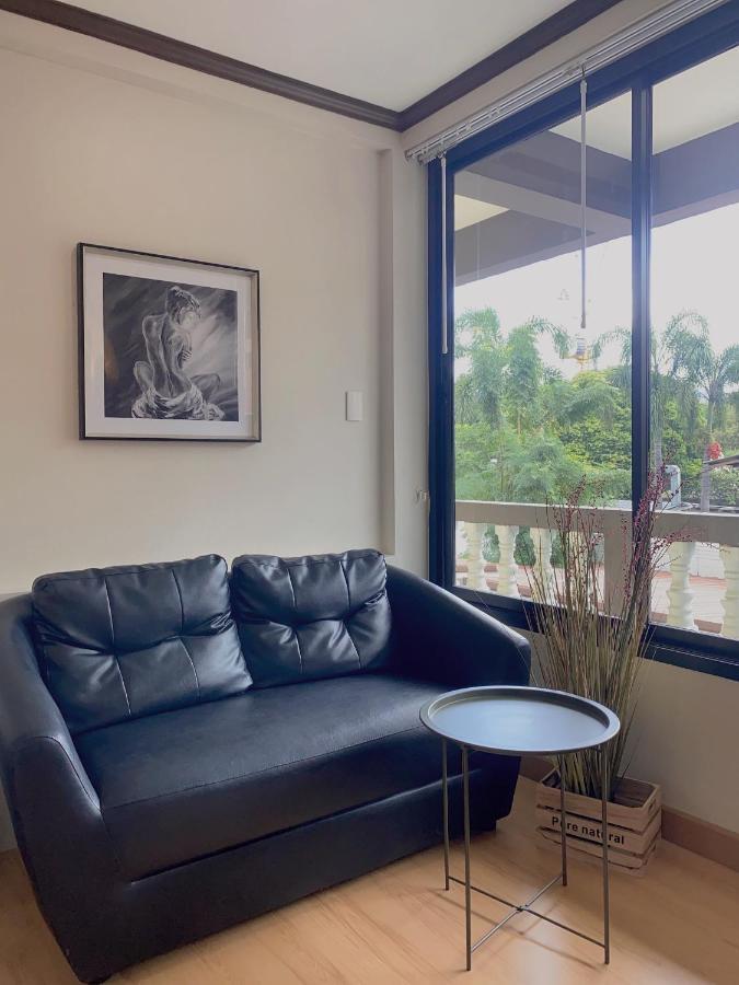 October Hostel Chiangmai Csiangmaj Kültér fotó