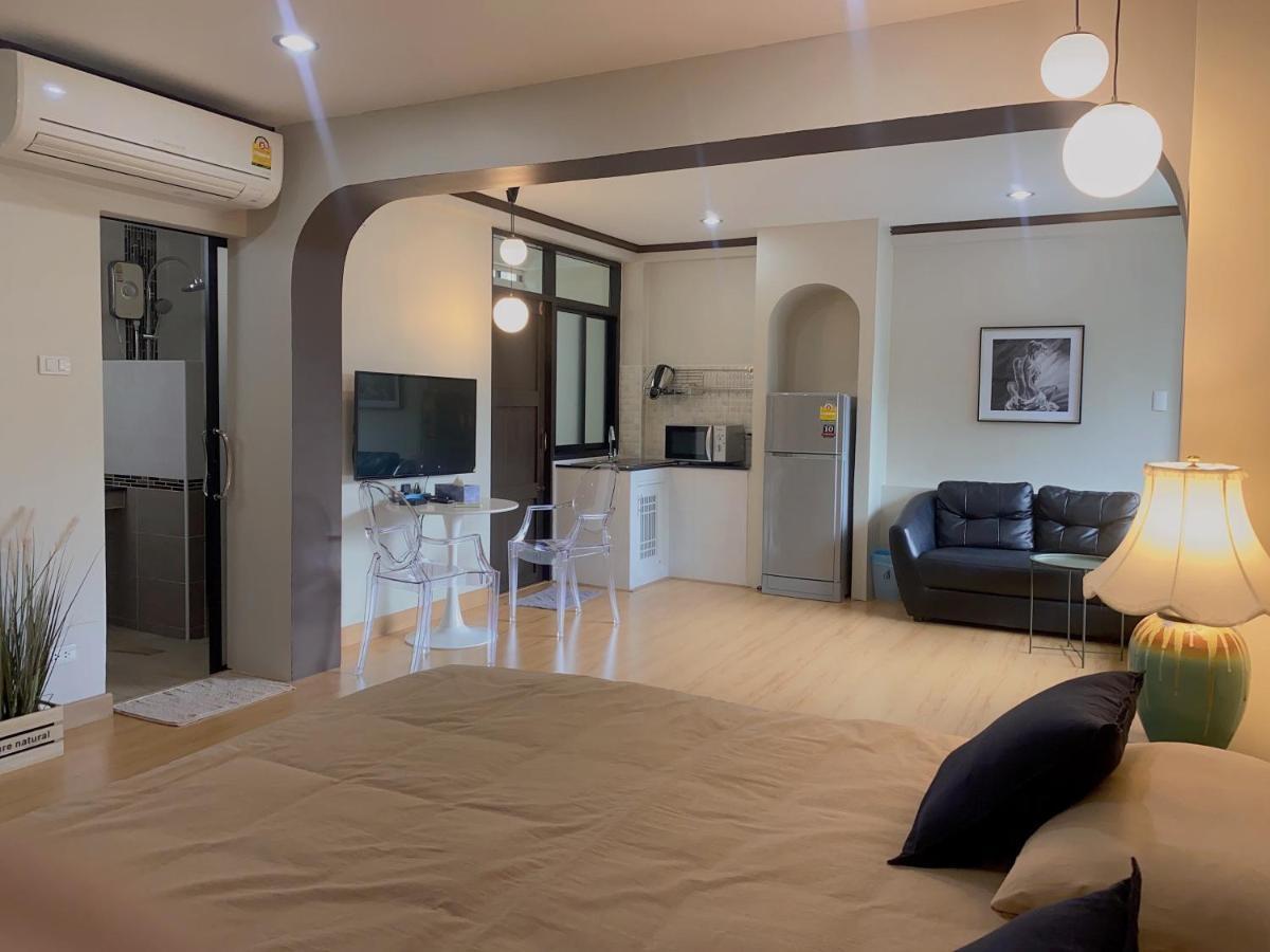October Hostel Chiangmai Csiangmaj Kültér fotó