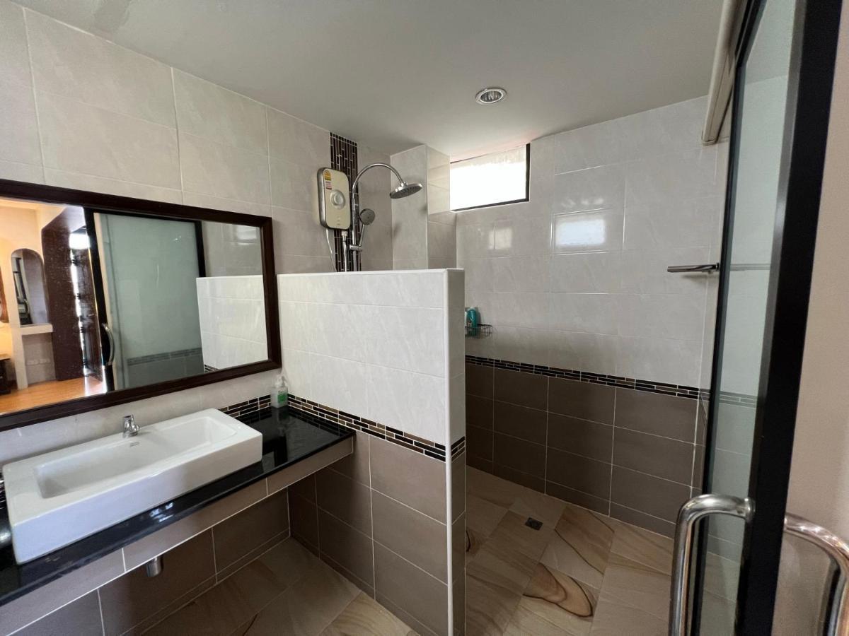 October Hostel Chiangmai Csiangmaj Kültér fotó