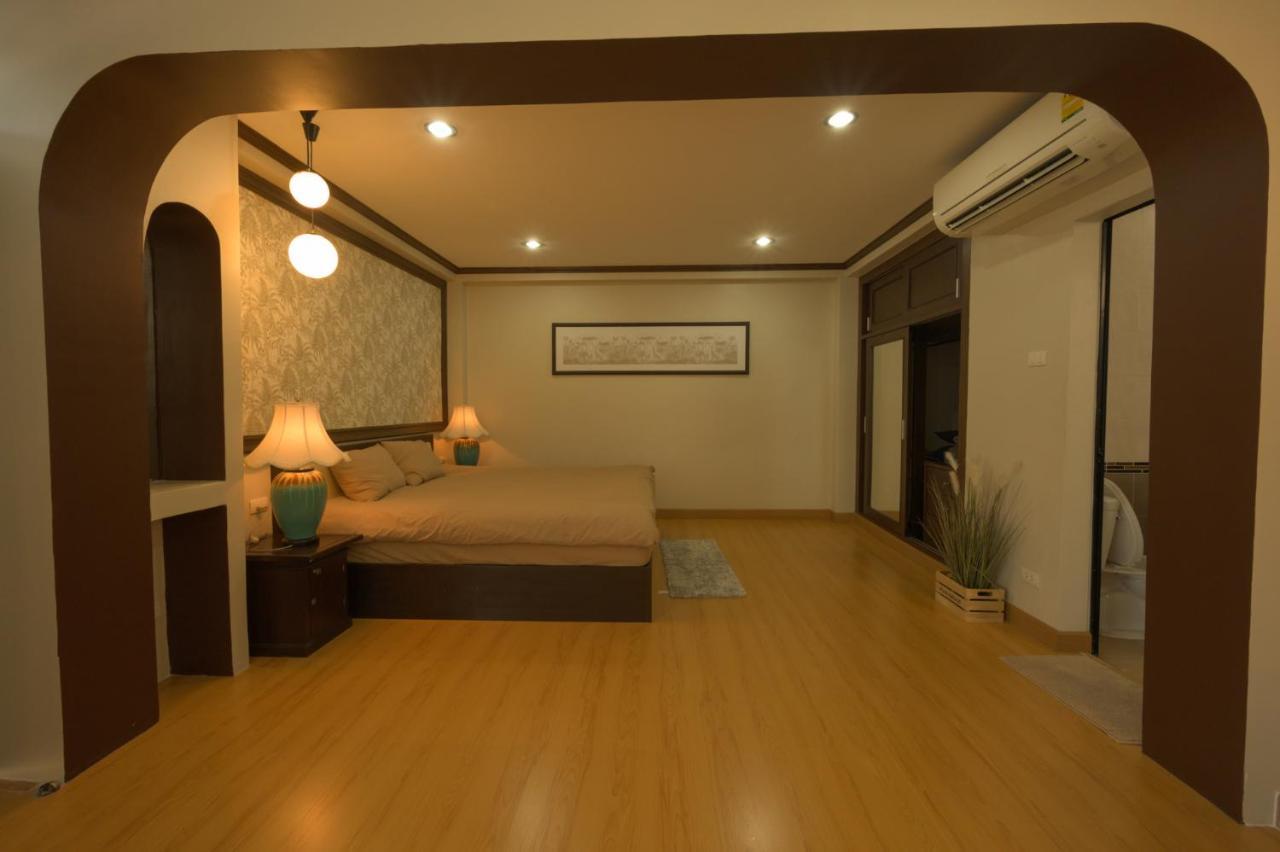 October Hostel Chiangmai Csiangmaj Kültér fotó
