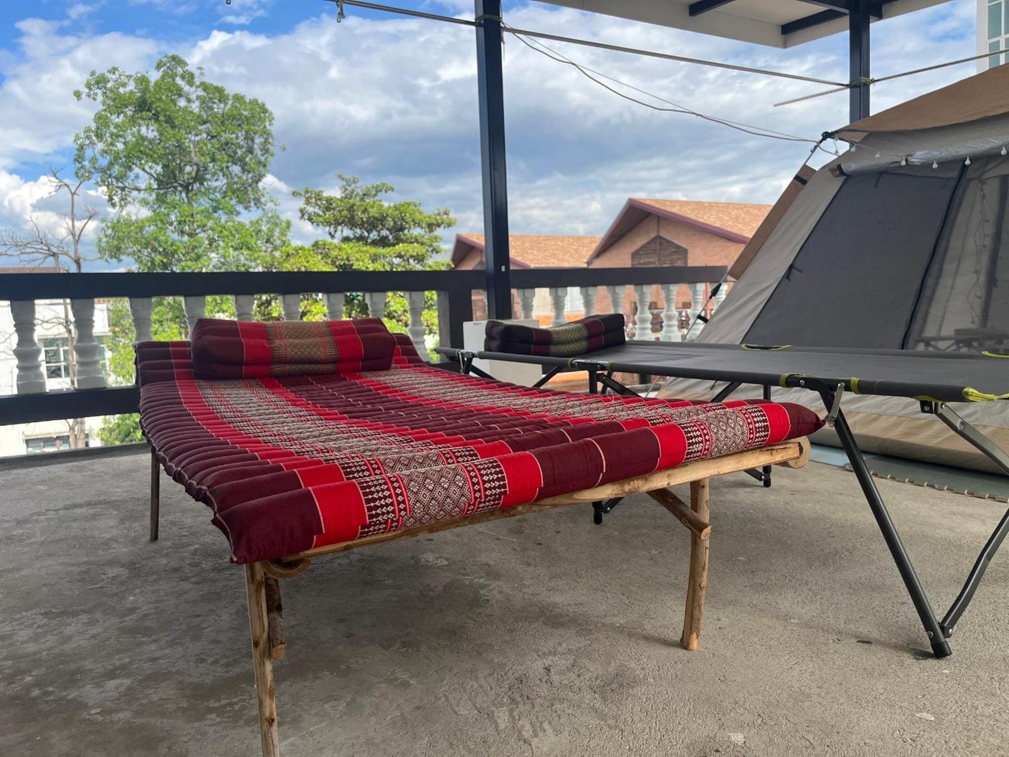 October Hostel Chiangmai Csiangmaj Kültér fotó