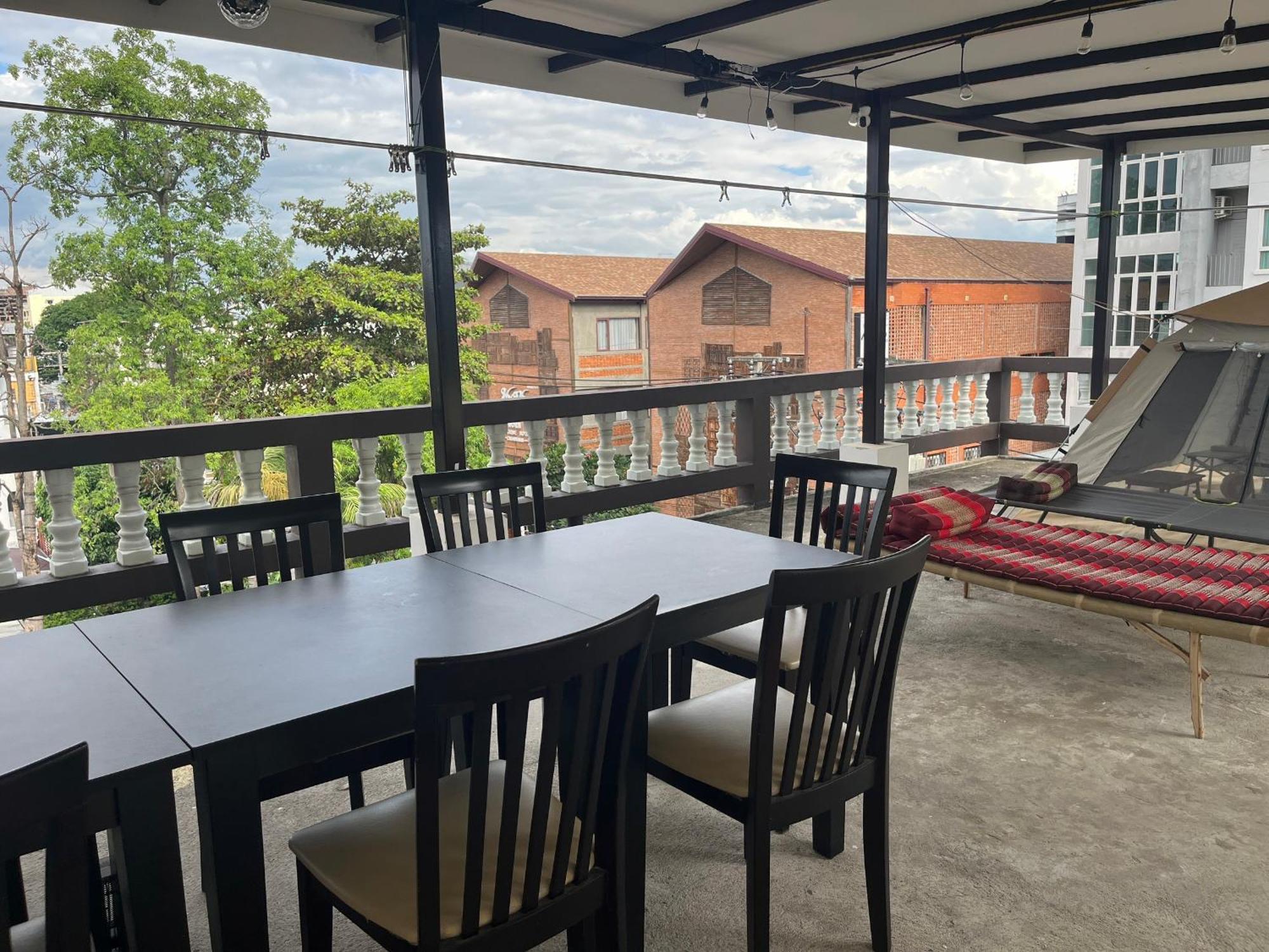 October Hostel Chiangmai Csiangmaj Kültér fotó