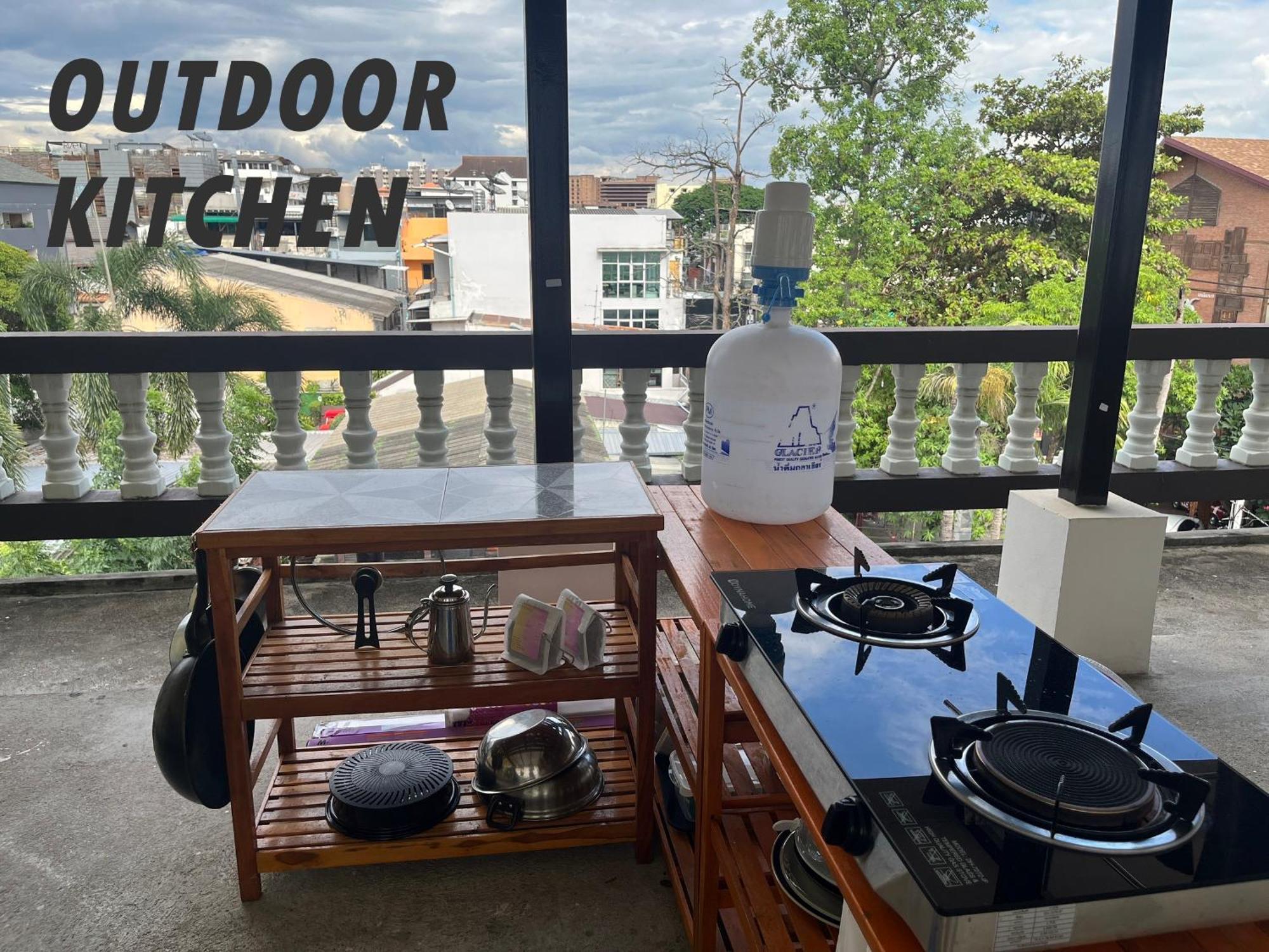 October Hostel Chiangmai Csiangmaj Kültér fotó